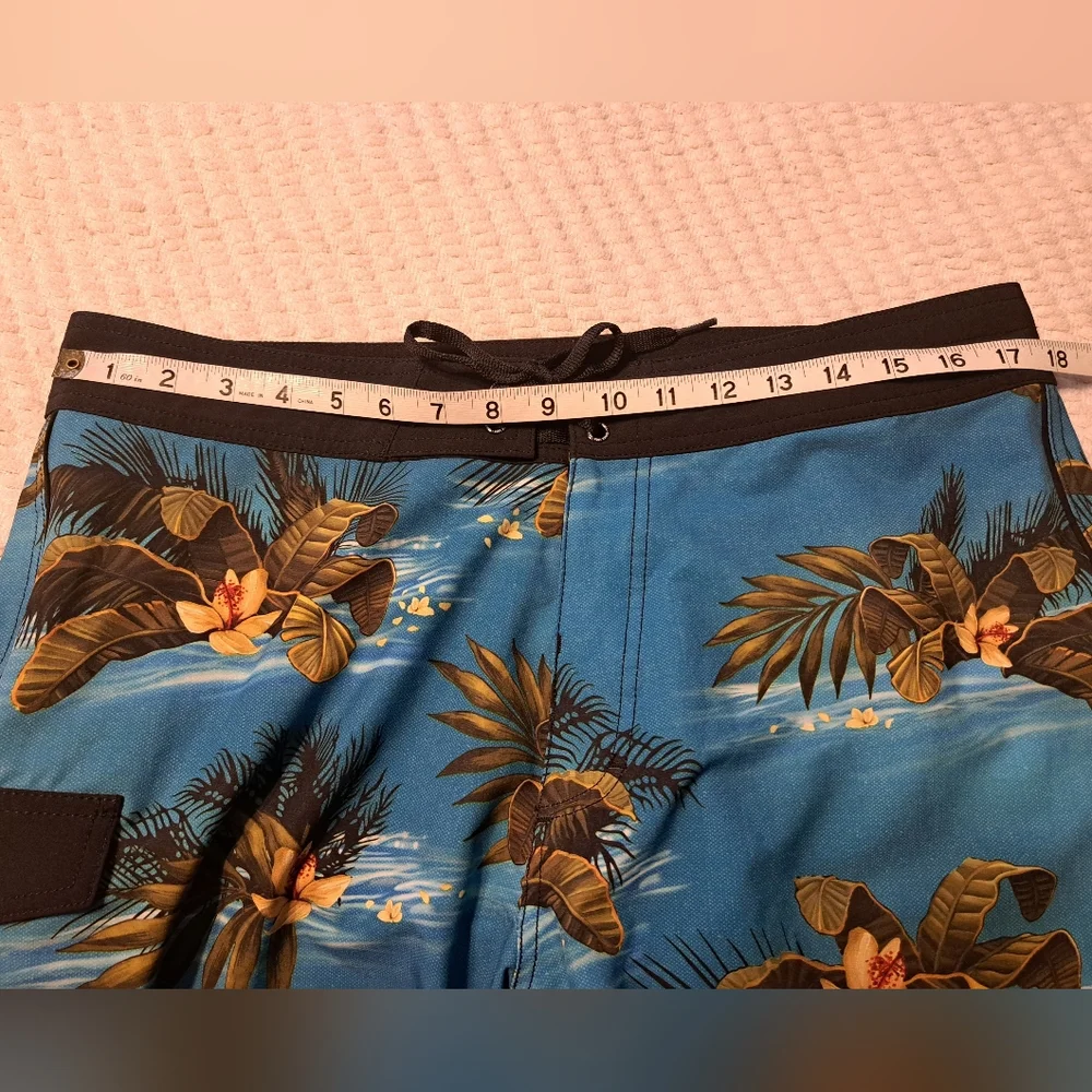 Vans Triple Crown Boardshorts Size 34